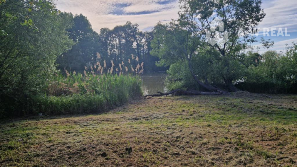 Pozemok - záhrada priamo pri malom Dunaji