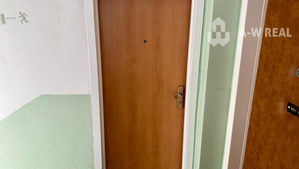 A-W REAL / NA PREDAJ 2-IZBOVÝ BYT S GARÁŽOU NA 2. POSCHODÍ