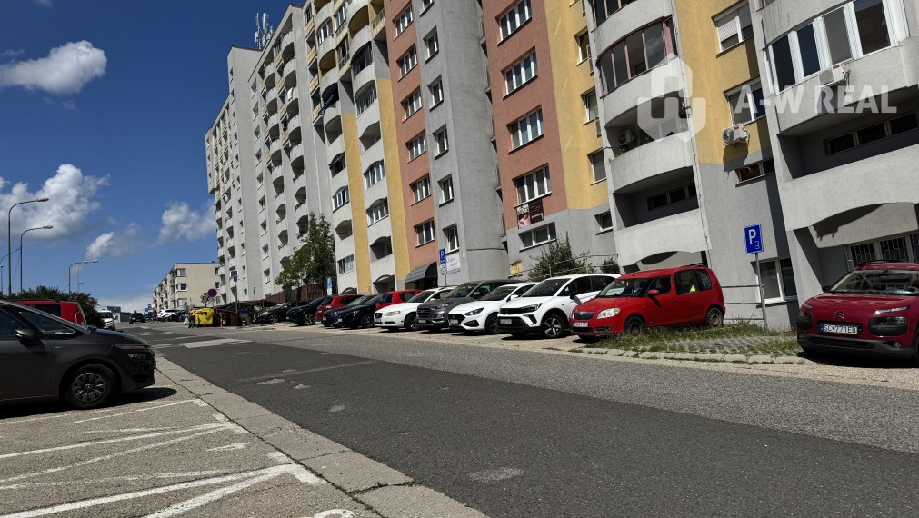 A-W REAL ponúka veľký 4-izbový slnečný byt