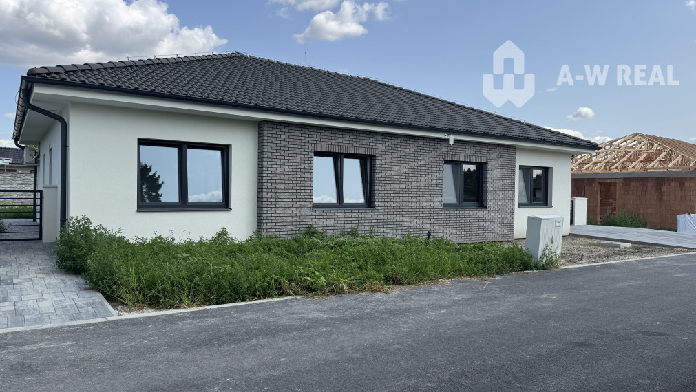 Aw-real ponúka na predaj 3-izbový rodinný dom(dvojdom)