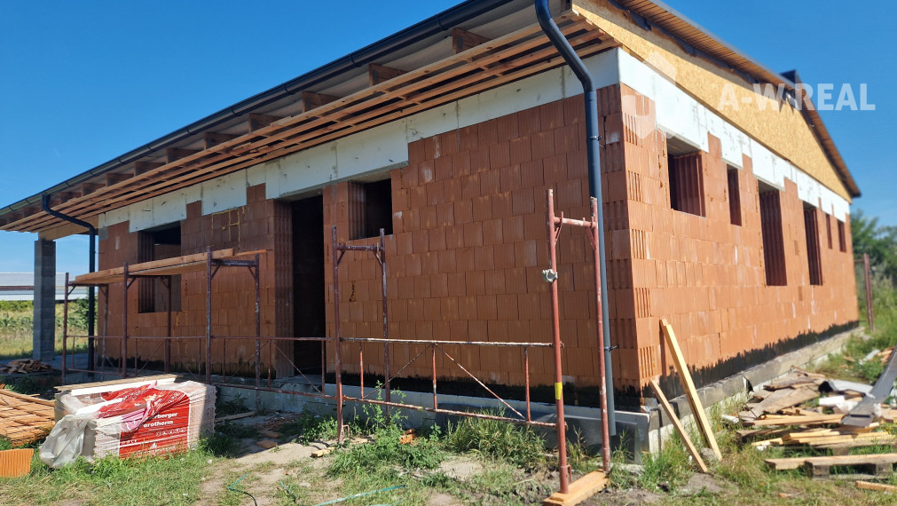 Moderný dvojdom s 2 bytovými jednotkami s tepelným čerpadlom