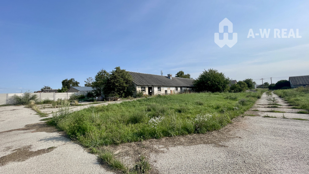 Kostolné Kračany - skladové - prevádzkové priestory na predaj za cenu pozemku