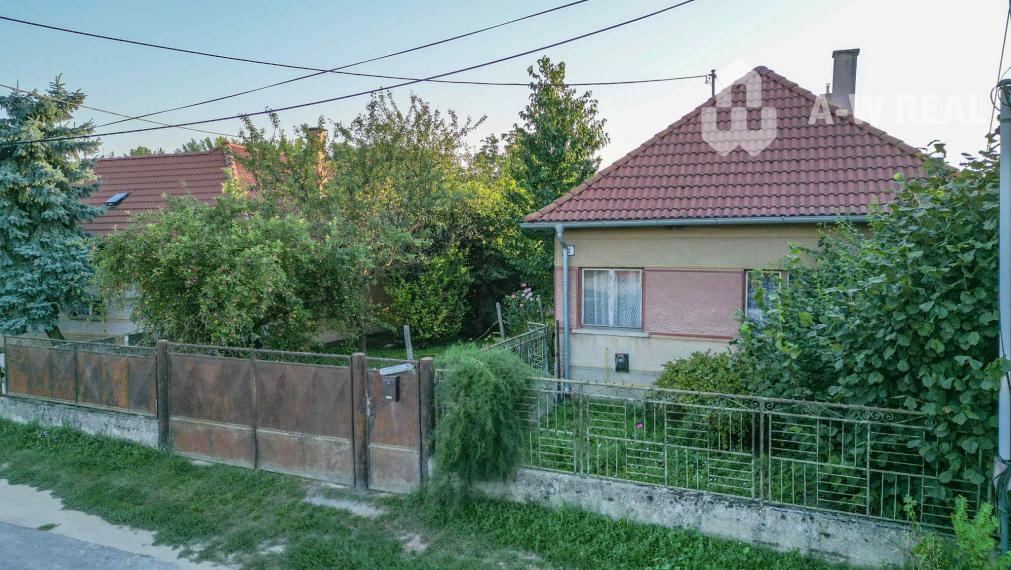 0918197701- Na predaj starší rodinný dom  s  veľkým pozemkom v obci Dunajský Klátov