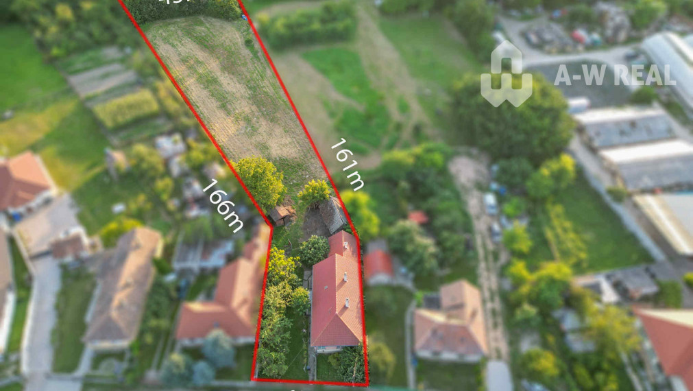 0918197701- Na predaj starší rodinný dom  s  veľkým pozemkom v obci Dunajský Klátov
