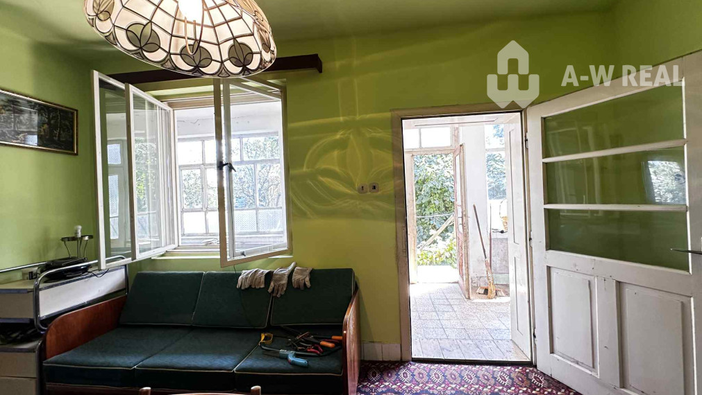 0918197701- Na predaj starší rodinný dom  s  veľkým pozemkom v obci Dunajský Klátov