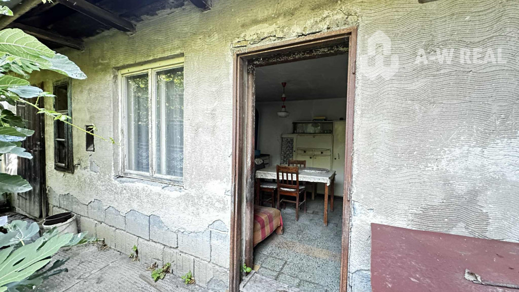 0918197701- Na predaj starší rodinný dom  s  veľkým pozemkom v obci Dunajský Klátov