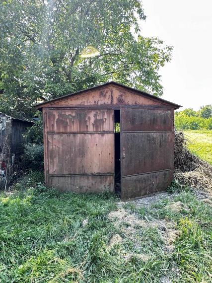 0918197701- Na predaj starší rodinný dom  s  veľkým pozemkom v obci Dunajský Klátov