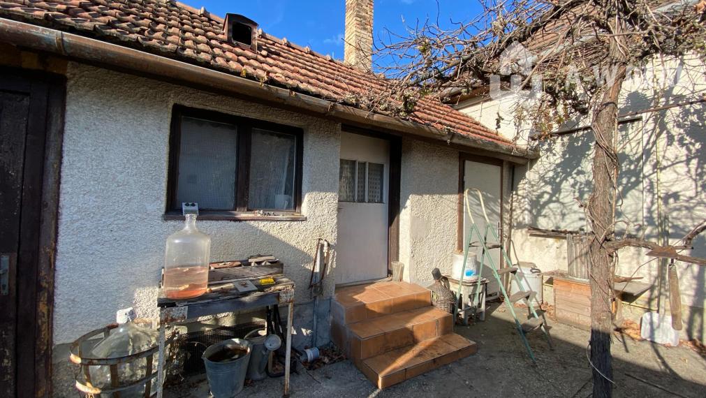 ZNÍŽENÁ CENA Na predaj stavebný pozemok 1871 m2 so starším rd v obci Vrakúň - okres Dunajská Streda / 109 900,-€