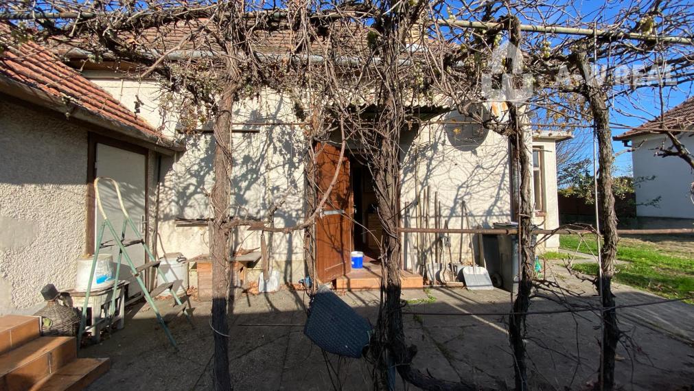 ZNÍŽENÁ CENA Na predaj stavebný pozemok 1871 m2 so starším rd v obci Vrakúň - okres Dunajská Streda / 109 900,-€