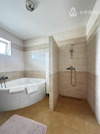 0918197701-Nasťahovať sa a bývať hneď — BOMBA ponuka! Na predaj  4 izbový bungalov s úžitkovou plochou 92,82  m2, s pozemkom 435 m2  a s bazénom  v obci Vrakúň/Nekyje na Ostrove 225000,-€