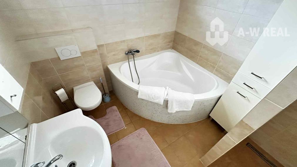 0918197701-Nasťahovať sa a bývať hneď — BOMBA ponuka! Na predaj  4 izbový bungalov s úžitkovou plochou 92,82  m2, s pozemkom 435 m2  a s bazénom  v obci Vrakúň/Nekyje na Ostrove 225000,-€