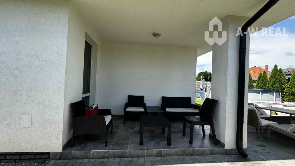 0918197701-Nasťahovať sa a bývať hneď — BOMBA ponuka! Na predaj  4 izbový bungalov s úžitkovou plochou 92,82  m2, s pozemkom 435 m2  a s bazénom  v obci Vrakúň/Nekyje na Ostrove 225000,-€