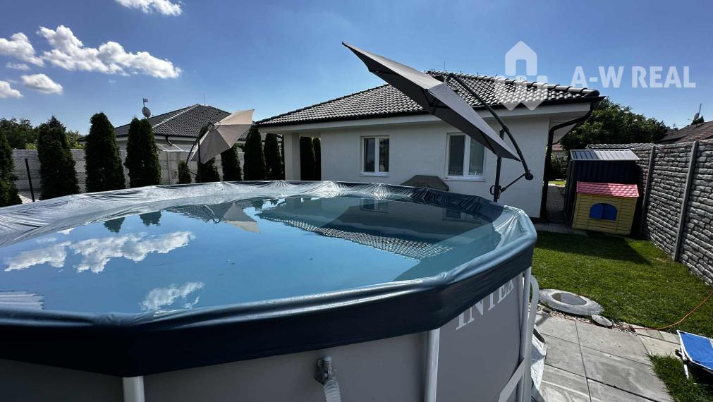 0918197701-Nasťahovať sa a bývať hneď — BOMBA ponuka! Na predaj  4 izbový bungalov s úžitkovou plochou 92,82  m2, s pozemkom 435 m2  a s bazénom  v obci Vrakúň/Nekyje na Ostrove 225000,-€