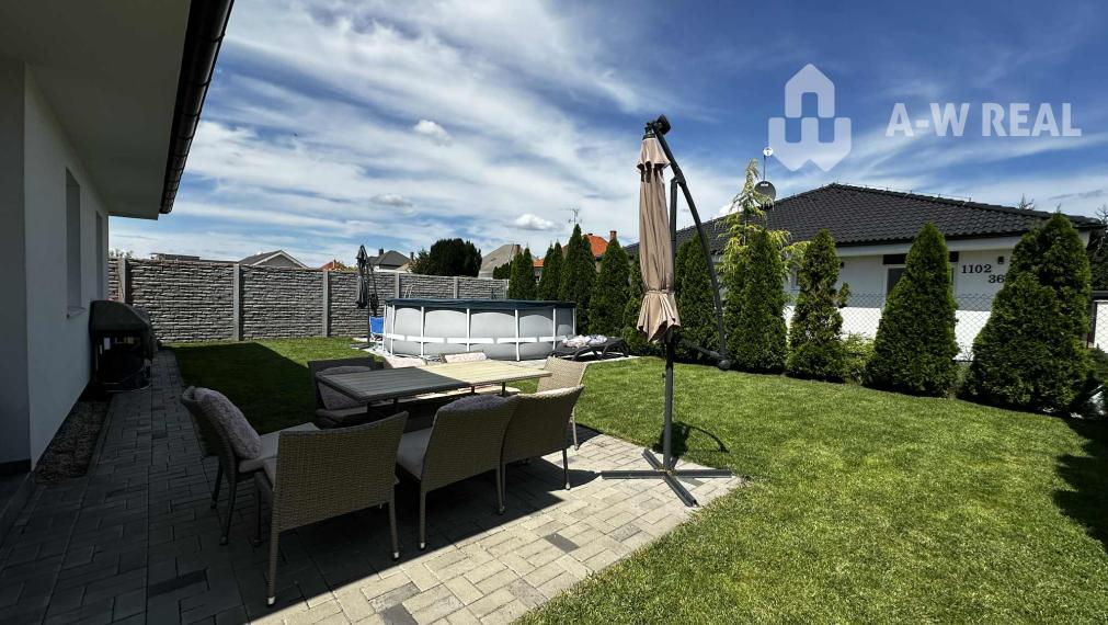 0918197701-Nasťahovať sa a bývať hneď — BOMBA ponuka! Na predaj  4 izbový bungalov s úžitkovou plochou 92,82  m2, s pozemkom 435 m2  a s bazénom  v obci Vrakúň/Nekyje na Ostrove 225000,-€