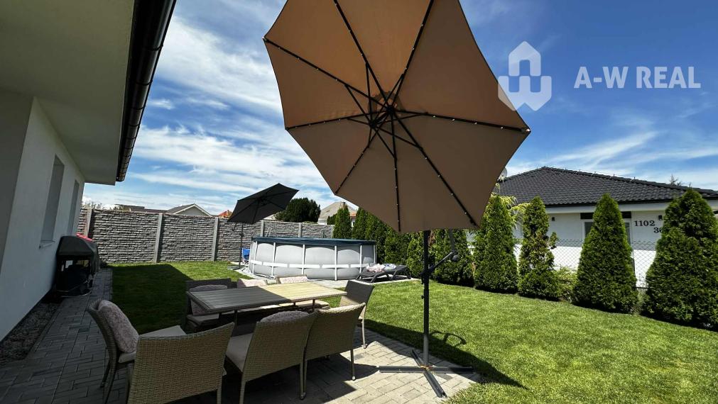 0918197701-Nasťahovať sa a bývať hneď — BOMBA ponuka! Na predaj  4 izbový bungalov s úžitkovou plochou 92,82  m2, s pozemkom 435 m2  a s bazénom  v obci Vrakúň/Nekyje na Ostrove 225000,-€