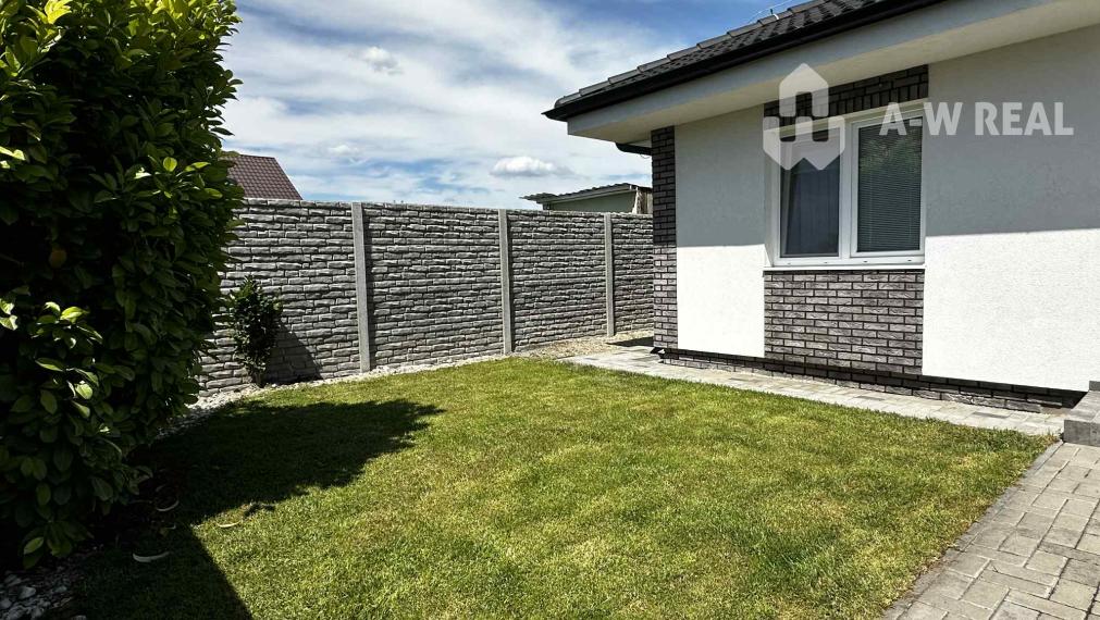 0918197701-Nasťahovať sa a bývať hneď — BOMBA ponuka! Na predaj  4 izbový bungalov s úžitkovou plochou 92,82  m2, s pozemkom 435 m2  a s bazénom  v obci Vrakúň/Nekyje na Ostrove 225000,-€