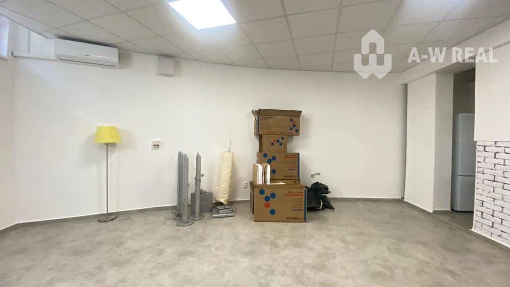 Na prenájom väčší obchodný priestor 230 m² v suteréne v širšom centre mesta Dunajskej Stredy