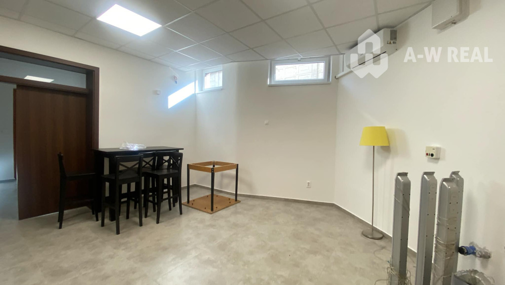 Na prenájom väčší obchodný priestor 230 m² v suteréne v širšom centre mesta Dunajskej Stredy