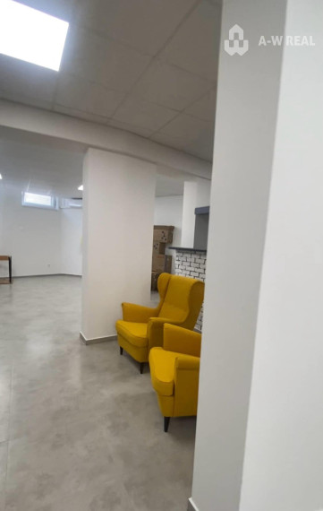 Na prenájom väčší obchodný priestor 230 m² v suteréne v širšom centre mesta Dunajskej Stredy