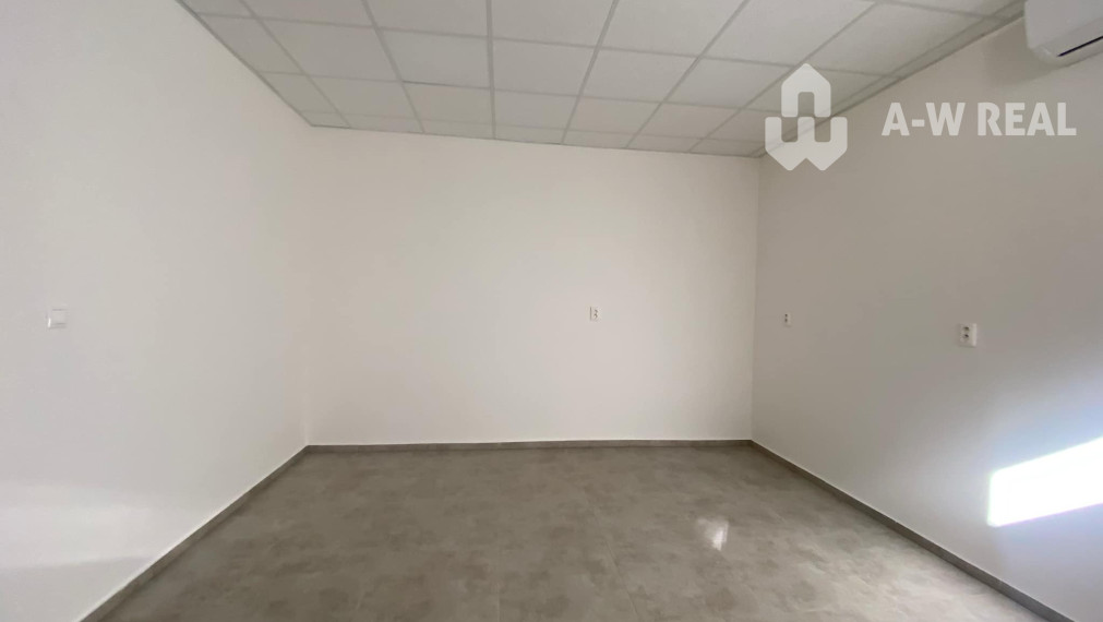 Na prenájom väčší obchodný priestor 230 m² v suteréne v širšom centre mesta Dunajskej Stredy