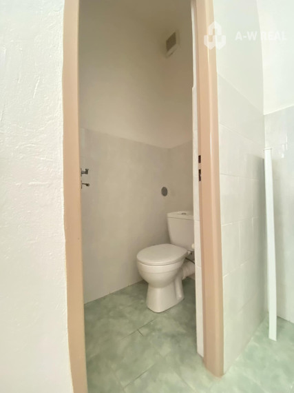 Na prenájom väčší obchodný priestor 230 m² v suteréne v širšom centre mesta Dunajskej Stredy