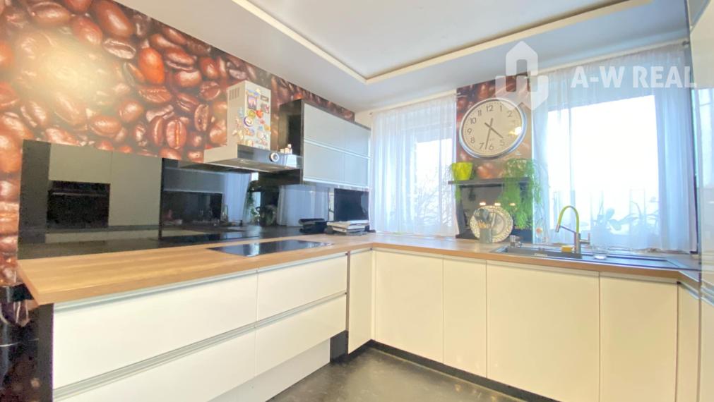 0918197701-307 900,- € NOVÁ CENA  !!!Na predaj krásny, štýlovo zariadený  5+1 izbový rodinný dom v obci Veľké Dvorníky