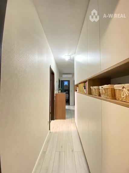 0918197701-307 900,- € NOVÁ CENA  !!!Na predaj krásny, štýlovo zariadený  5+1 izbový rodinný dom v obci Veľké Dvorníky