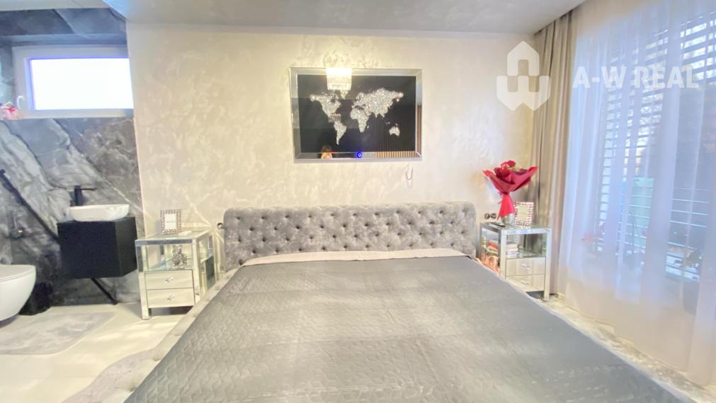 0918197701-307 900,- € NOVÁ CENA  !!!Na predaj krásny, štýlovo zariadený  5+1 izbový rodinný dom v obci Veľké Dvorníky