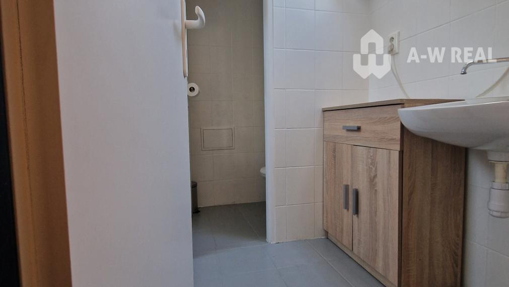 0918197701-PREDAJ/PRENÁJOM obchodný priestor na pešej zóne v blízkosti autobusovej stanici v Dunajskej Strede / 79 m2 - 145 000,- €