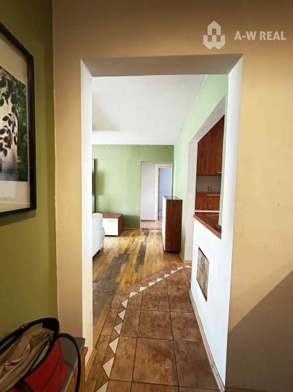 REZERVOVANÉ    PREDAJ    4 izbový byt s balkónom po čiastočnej rekonštrukcii  v kľudnej lokalite na Nám. SNP v Dunajskej Strede