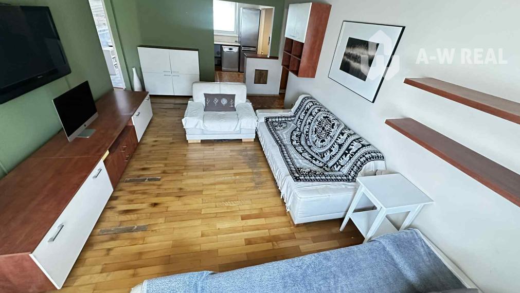 REZERVOVANÉ    PREDAJ    4 izbový byt s balkónom po čiastočnej rekonštrukcii  v kľudnej lokalite na Nám. SNP v Dunajskej Strede