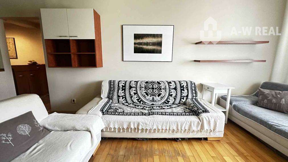 REZERVOVANÉ    PREDAJ    4 izbový byt s balkónom po čiastočnej rekonštrukcii  v kľudnej lokalite na Nám. SNP v Dunajskej Strede