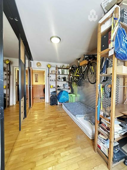 REZERVOVANÉ    PREDAJ    4 izbový byt s balkónom po čiastočnej rekonštrukcii  v kľudnej lokalite na Nám. SNP v Dunajskej Strede