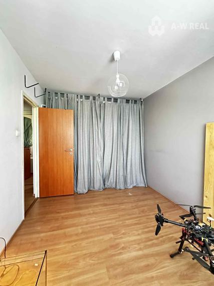 REZERVOVANÉ    PREDAJ    4 izbový byt s balkónom po čiastočnej rekonštrukcii  v kľudnej lokalite na Nám. SNP v Dunajskej Strede