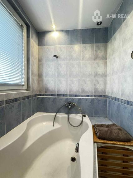 REZERVOVANÉ    PREDAJ    4 izbový byt s balkónom po čiastočnej rekonštrukcii  v kľudnej lokalite na Nám. SNP v Dunajskej Strede