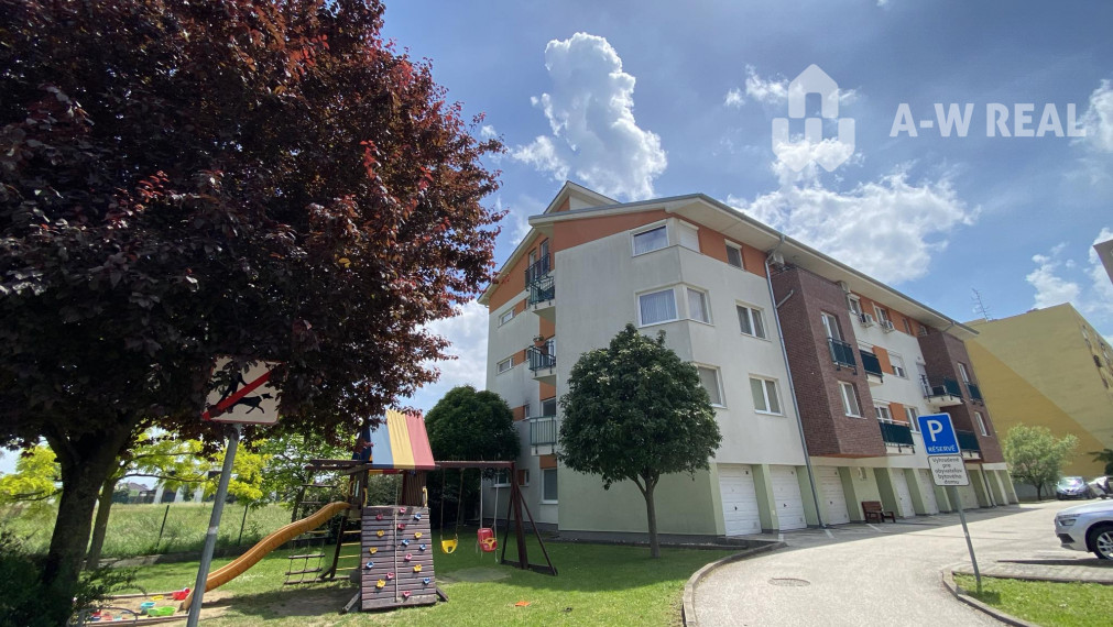 Na prenájom kompletne zariadený 3 izbový byt s 2 balkónmi, s výťahom a  s klimatizáciou na ulici Kráľa Žigmunda od 1-ého NOVEMBRA