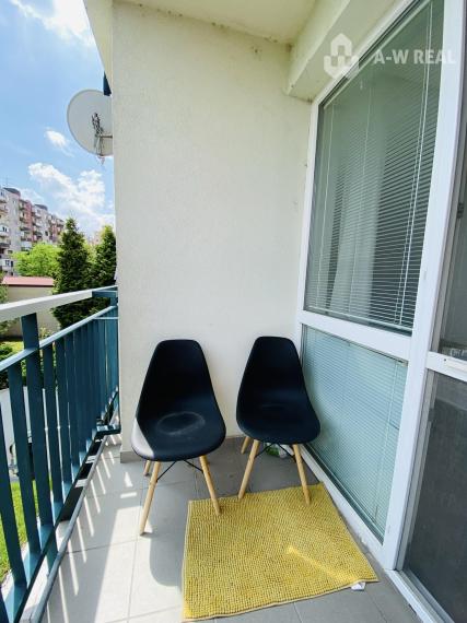 Na prenájom kompletne zariadený 3 izbový byt s 2 balkónmi, s výťahom a  s klimatizáciou na ulici Kráľa Žigmunda od 1-ého NOVEMBRA