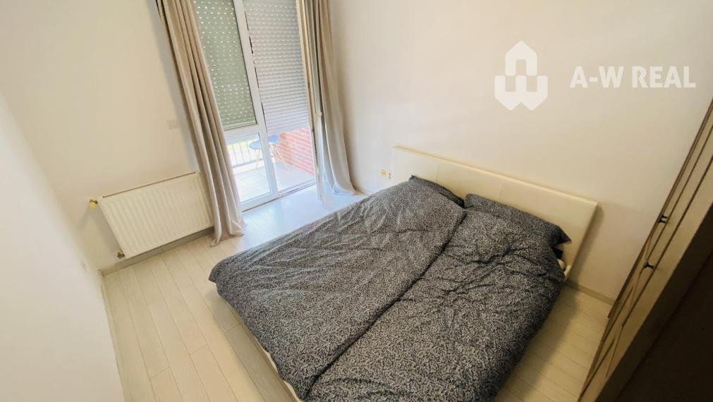 Na prenájom kompletne zariadený 3 izbový byt s 2 balkónmi, s výťahom a  s klimatizáciou na ulici Kráľa Žigmunda od 1-ého NOVEMBRA