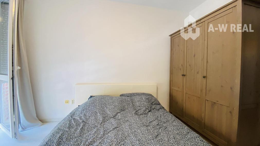 Na prenájom kompletne zariadený 3 izbový byt s 2 balkónmi, s výťahom a  s klimatizáciou na ulici Kráľa Žigmunda od 1-ého NOVEMBRA