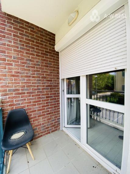 Na prenájom kompletne zariadený 3 izbový byt s 2 balkónmi, s výťahom a  s klimatizáciou na ulici Kráľa Žigmunda od 1-ého NOVEMBRA