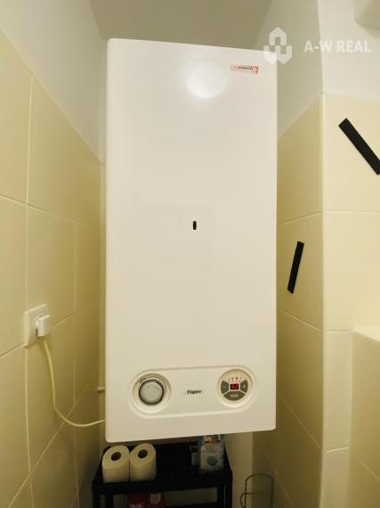 Na prenájom kompletne zariadený 3 izbový byt s 2 balkónmi, s výťahom a  s klimatizáciou na ulici Kráľa Žigmunda od 1-ého NOVEMBRA