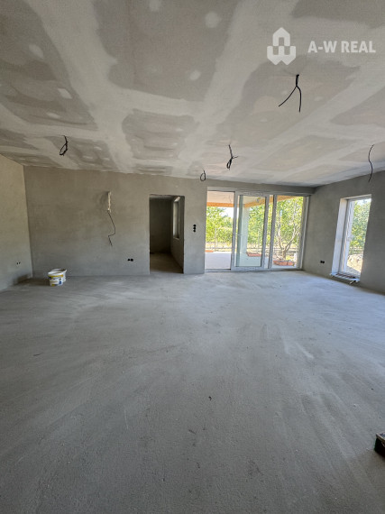 VEĽKÝ MEDER -Dvojdom- 4izbová bytová jednotka