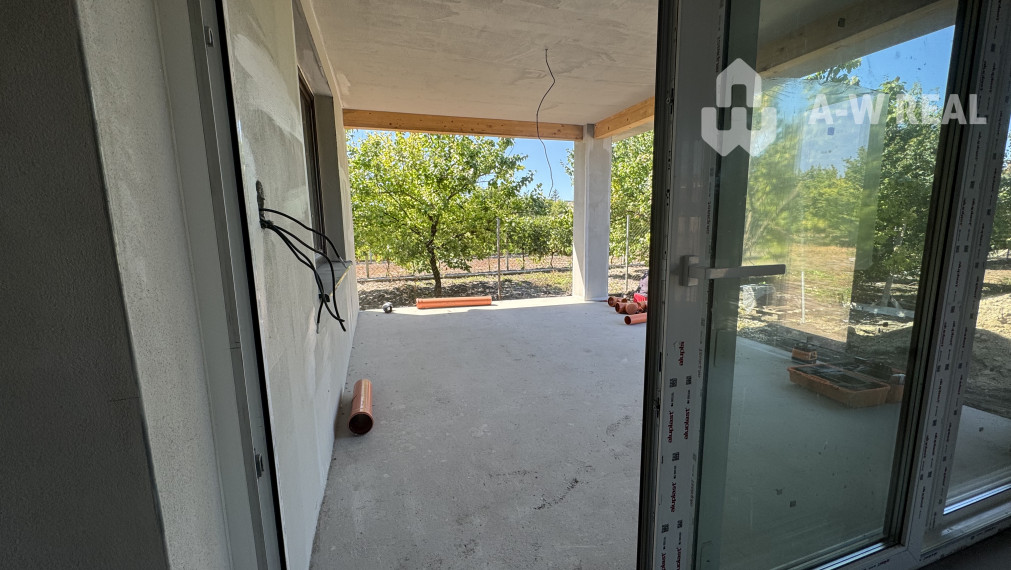 VEĽKÝ MEDER -Dvojdom- 4izbová bytová jednotka