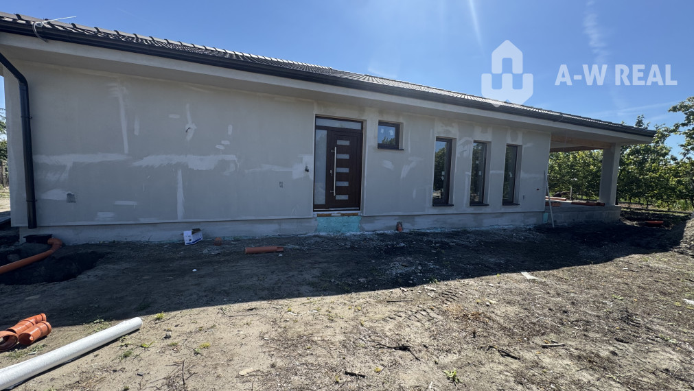 VEĽKÝ MEDER -Dvojdom- 4izbová bytová jednotka