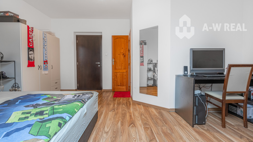 0918197701-Na predaj 5 izbový poschodový rodinný dom s 2 garážou v Dunajskej Strede - 228 000,-€