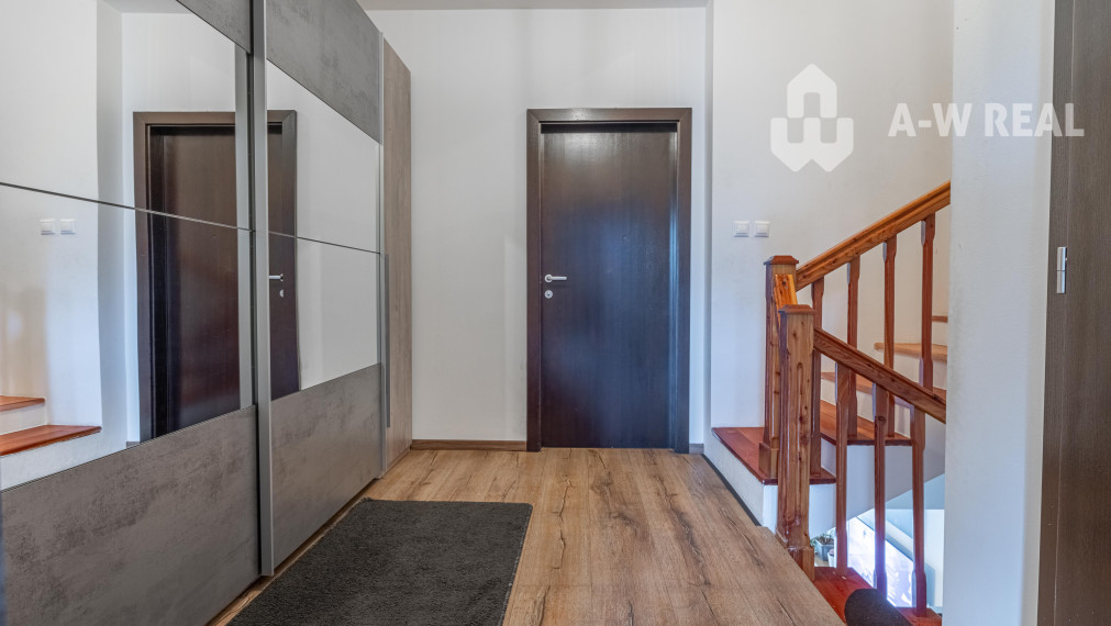 0918197701-Na predaj 5 izbový poschodový rodinný dom s 2 garážou v Dunajskej Strede - 228 000,-€