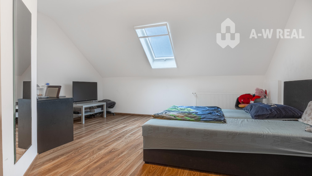 0918197701-Na predaj 5 izbový poschodový rodinný dom s 2 garážou v Dunajskej Strede - 228 000,-€