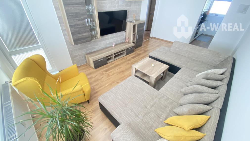 0918197701- Výrazná zľava NA PREDAJ  kompletne  zariadený 3 izbový byt s výťahom  po rekonštrukcii  na Nám. SNP v Dunajskej Strede 135 000,-€