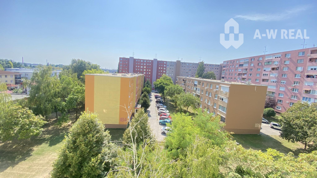 Na prenájom kompletne zariadený 3 izbový byt na Nám. SNP v Dunajskej Strede