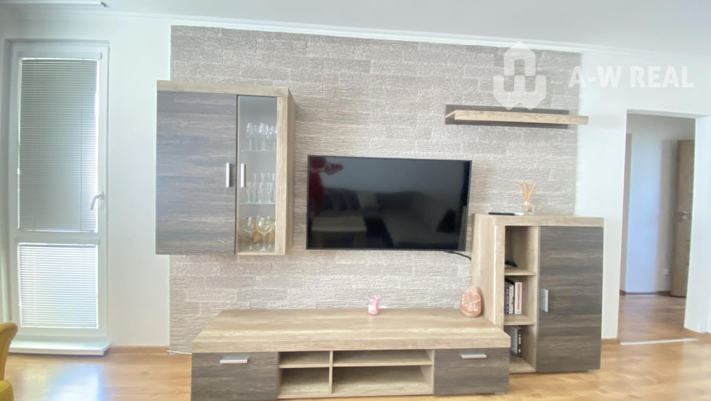 Na prenájom kompletne zariadený 3 izbový byt na Nám. SNP v Dunajskej Strede